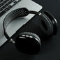 Auriculares inalámbricos Bluetooth P9 de Nexorretail con micrófono, cancelación de ruido y sonido estéreo para deportes y juegos.