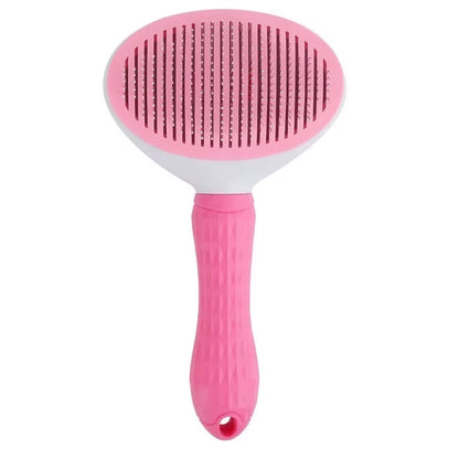 Cepillo para perros y gatos Nexorretail con función de autolimpieza y peine removedor de pelo en uso.