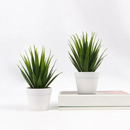 Planta artificial decorativa en maceta blanca de Nexorretail, ideal para decorar hogares, oficinas y patios con estilo natural.